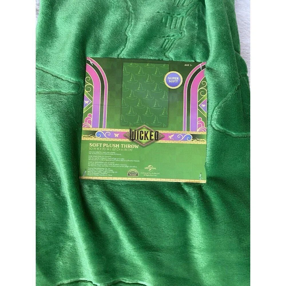 WICKED Elphaba Hats On It Embossed Emerald Green Soft Throw Blanket 50 X 70” NEW